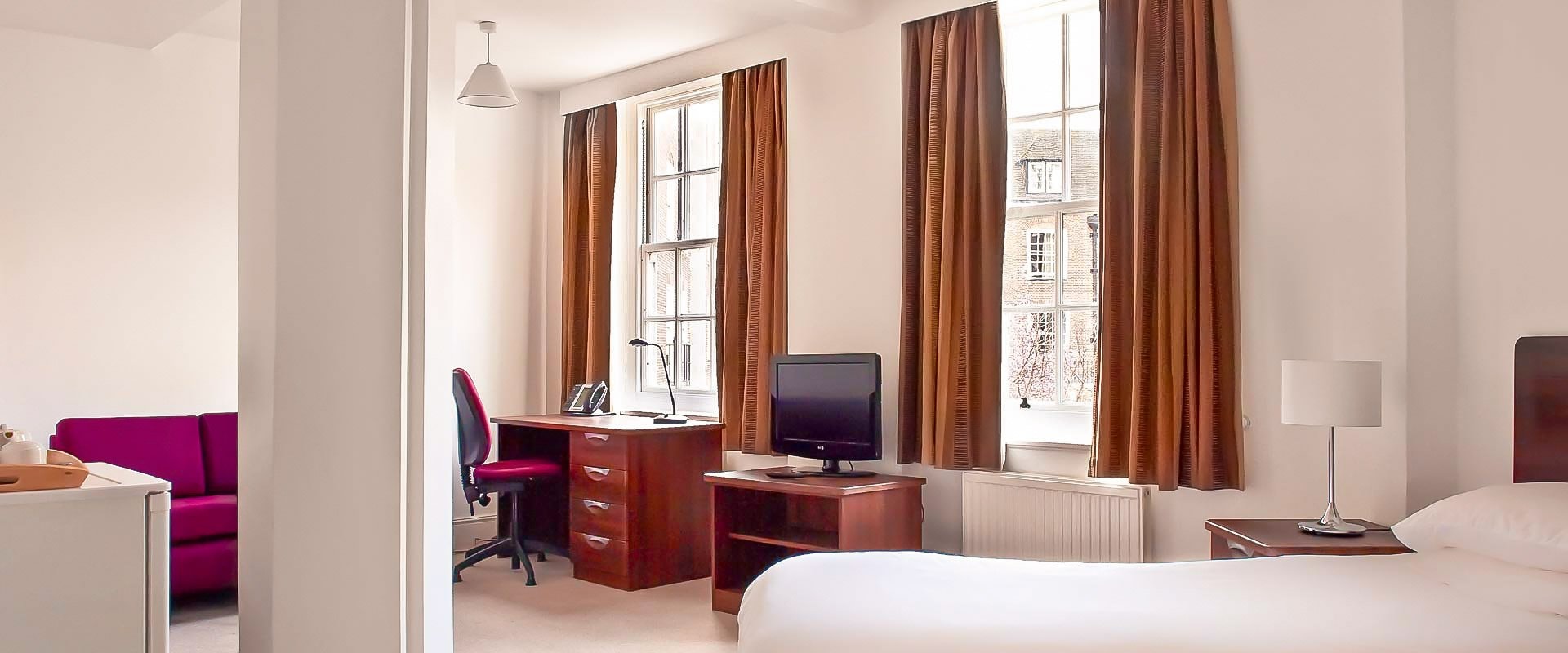 A Comprehensive Look at Housing Options and Costs for UK University Admissions